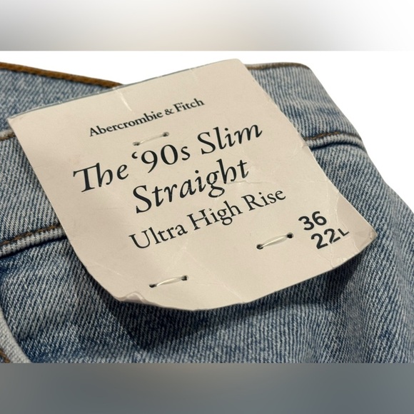 New W/ Tags Women’s Abercrombie & Fitch 90s Slim Straight Light Wash 36/22L - Picture 7 of 8